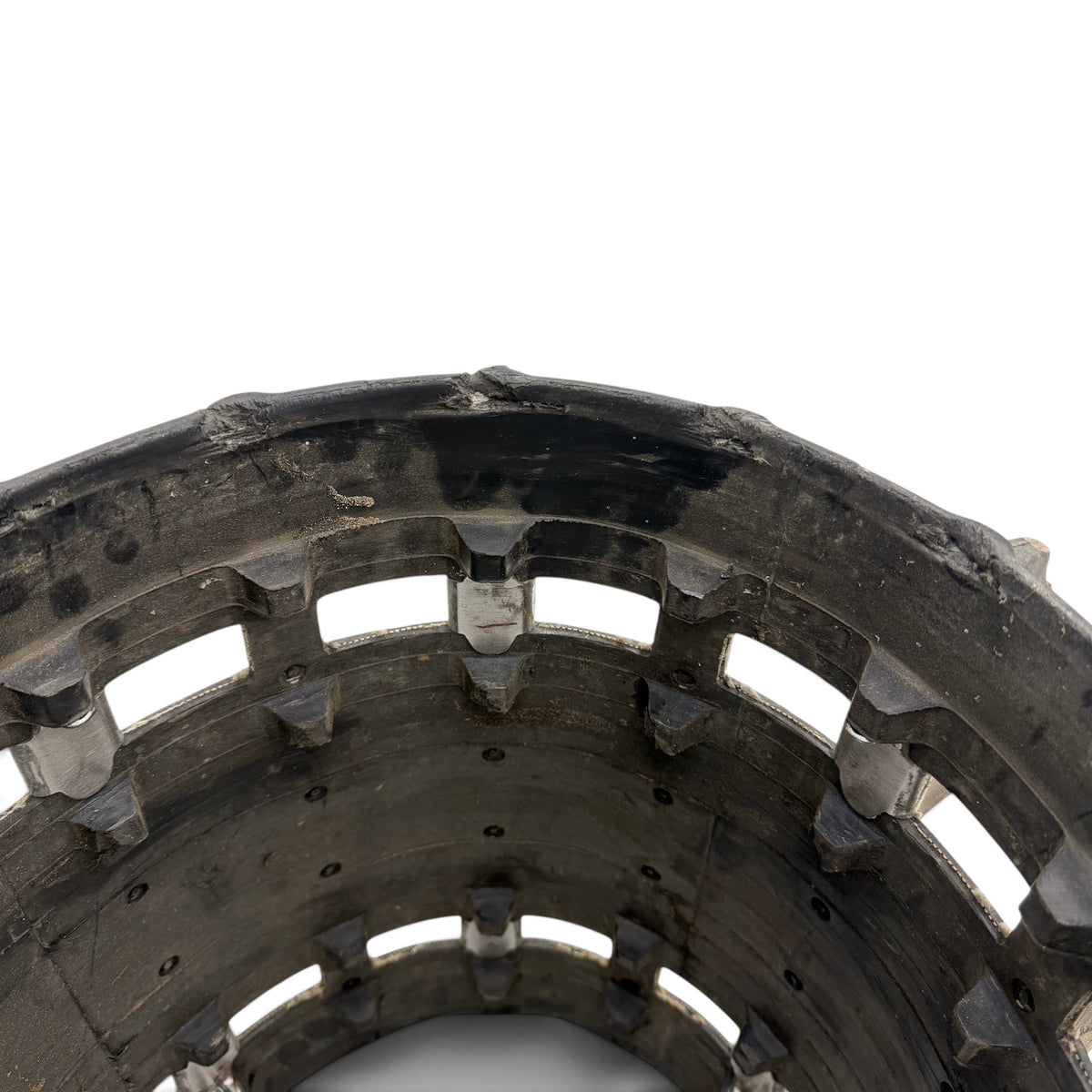 Northern Sledparts Oy käytetty PowderMax-telamatto 16x146x2.0, jossa näkyy kulumaa ja vaurioita lapuissa
