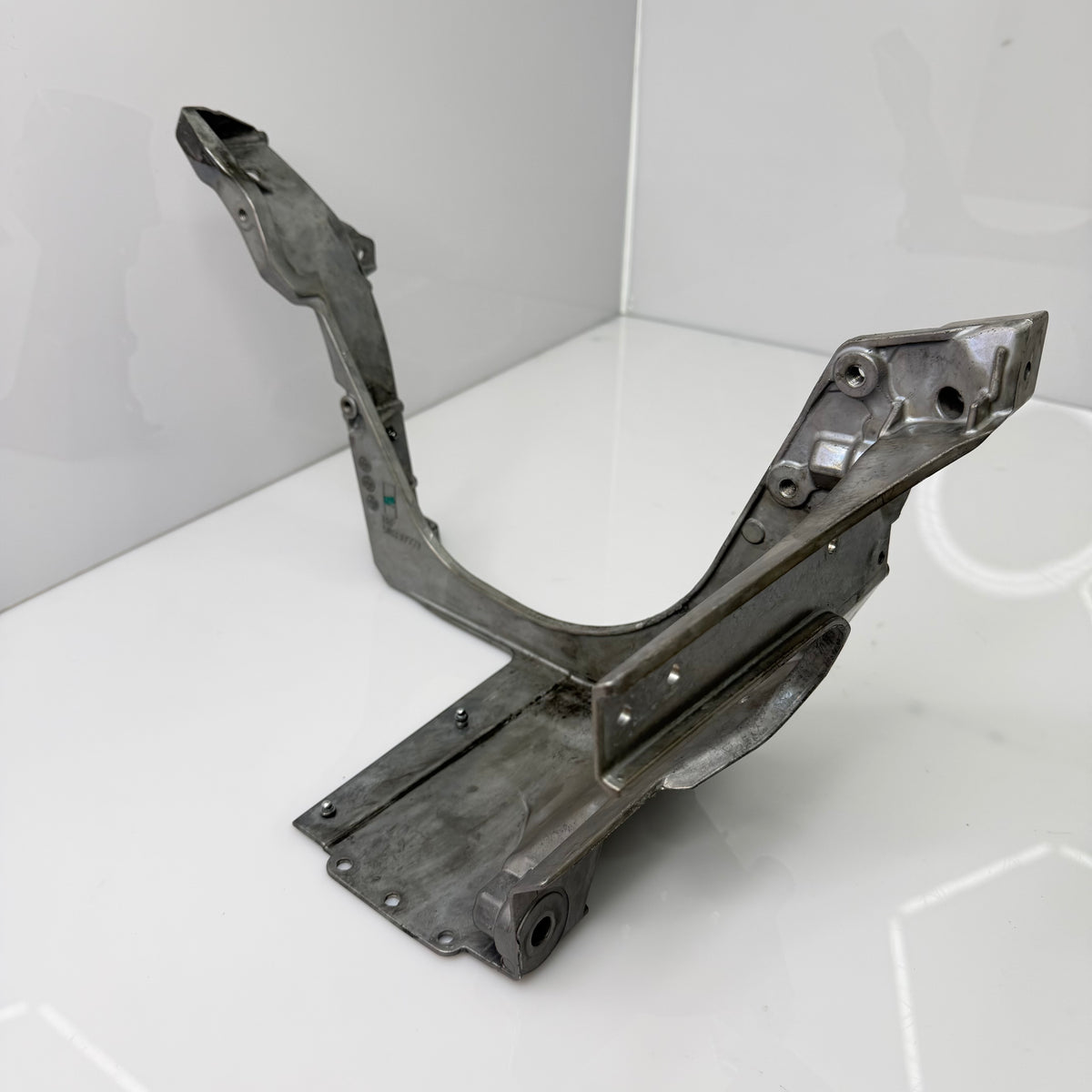 LH member Ski-Doo Gen4 ja Lynx Radien malleihin, OEM 518334599