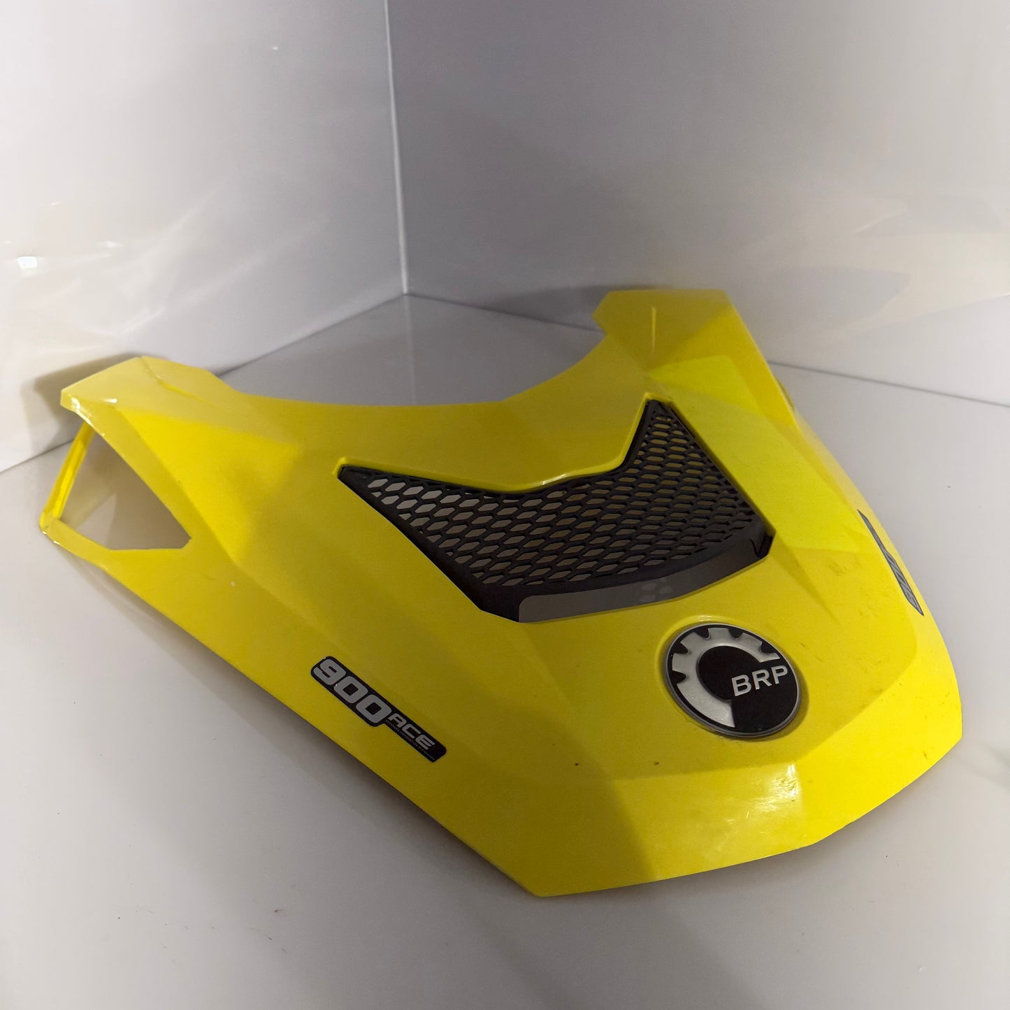 Keltainen konepelti Ski-Doo Scandic / Expedition OEM 51730552