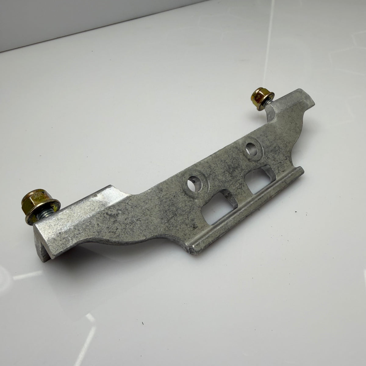 Ohjausakselin tukilevy Ski-Doo gen4 / Lynx OEM 506152787