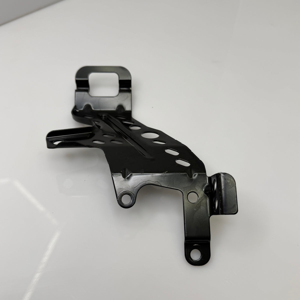 Variaattorinsuojan takatuki,Ski-Doo / Lynx, OEM 417300577