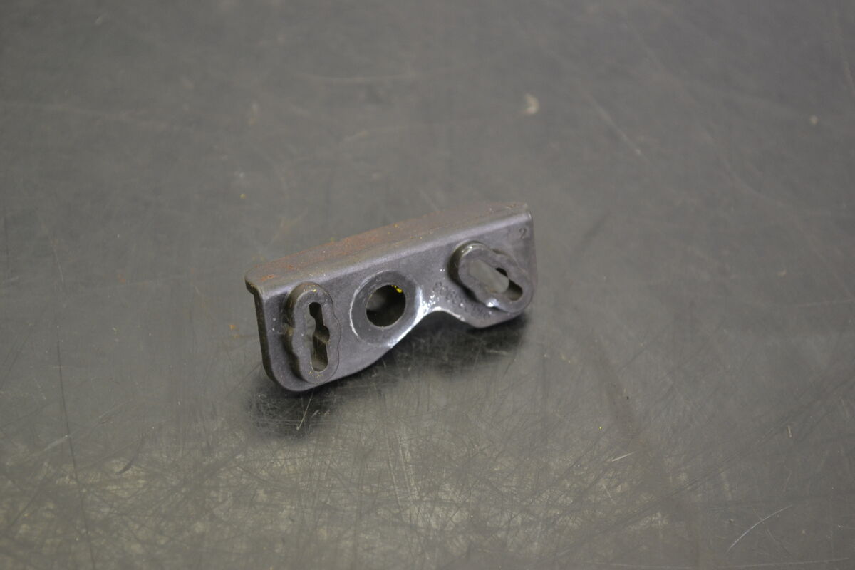 Polttoaineletkun lukituslevy, 513033903