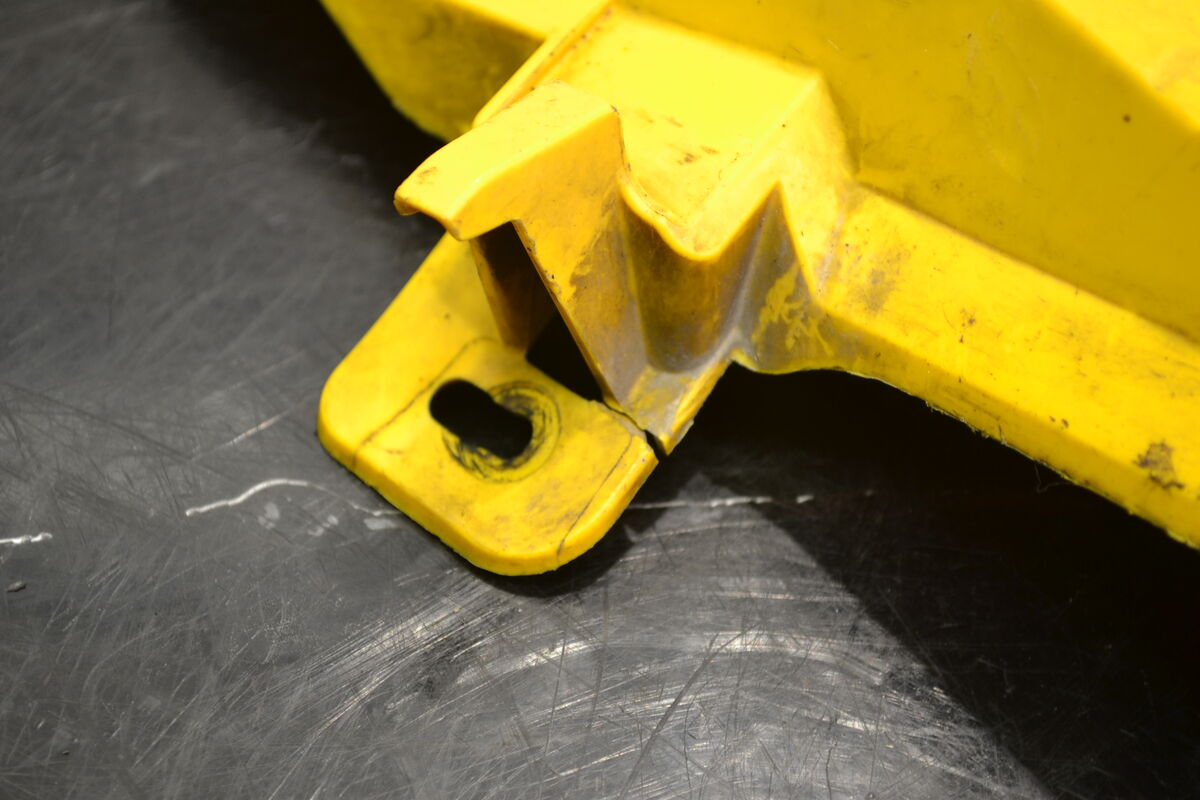 Konsolimuovi Summit Keltainen, 517305556