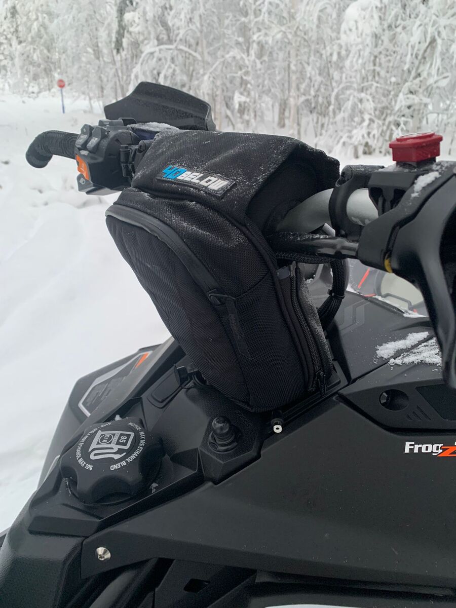 Lämmitettävä ohjaustankolaukku Ski-Doo, Lynx