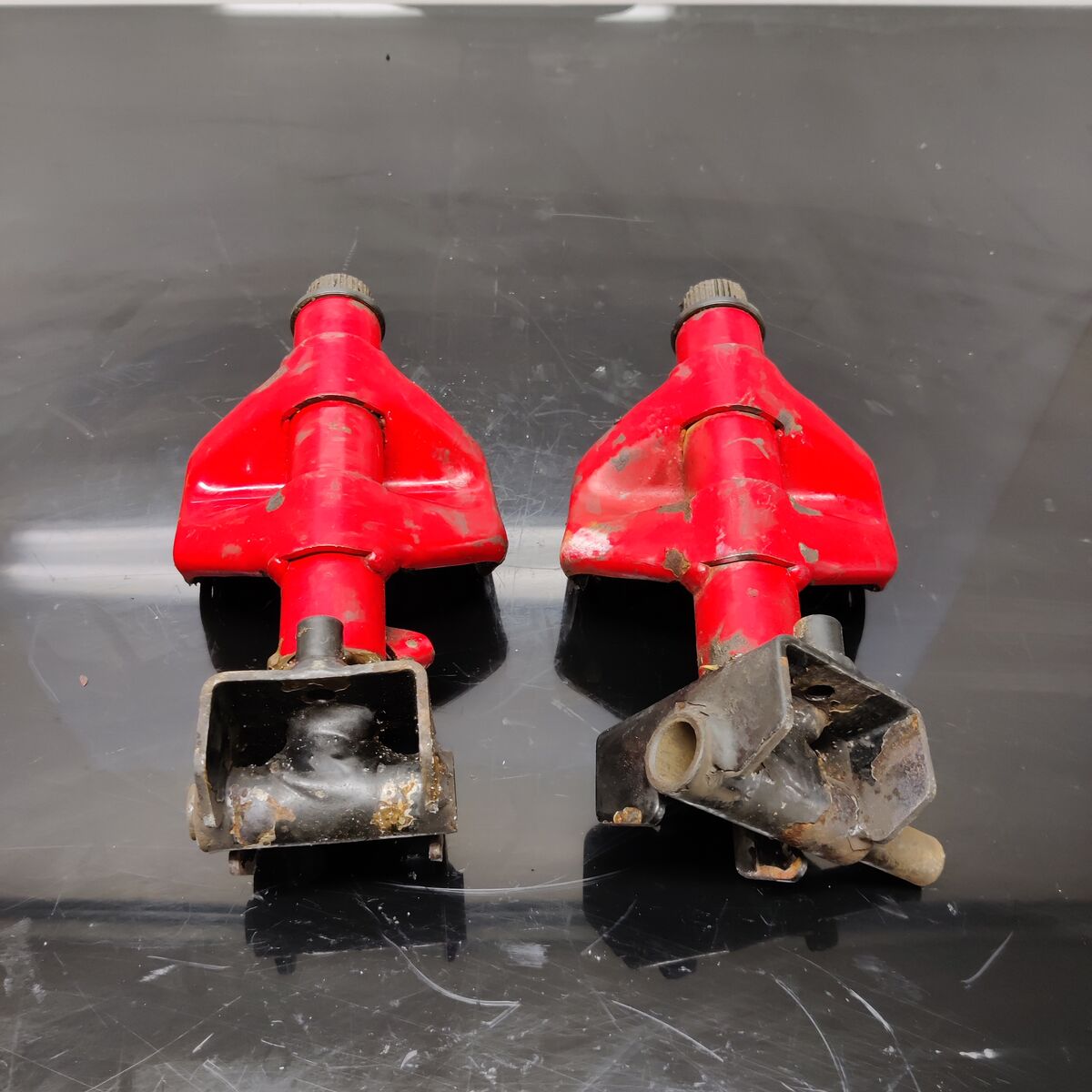 Lynx Rave RE 2007 Shock Absorber Mounts