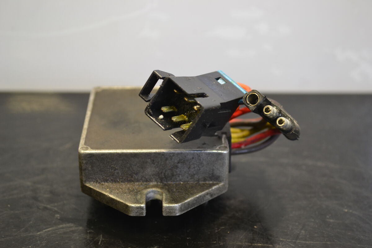 Jännitteensäädin Polaris 2014, 4013460 - Northern Sledparts Oy