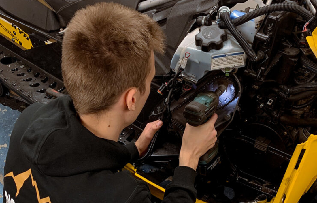 Uusi moottorikelkka huolto avattu Kalajoelle!