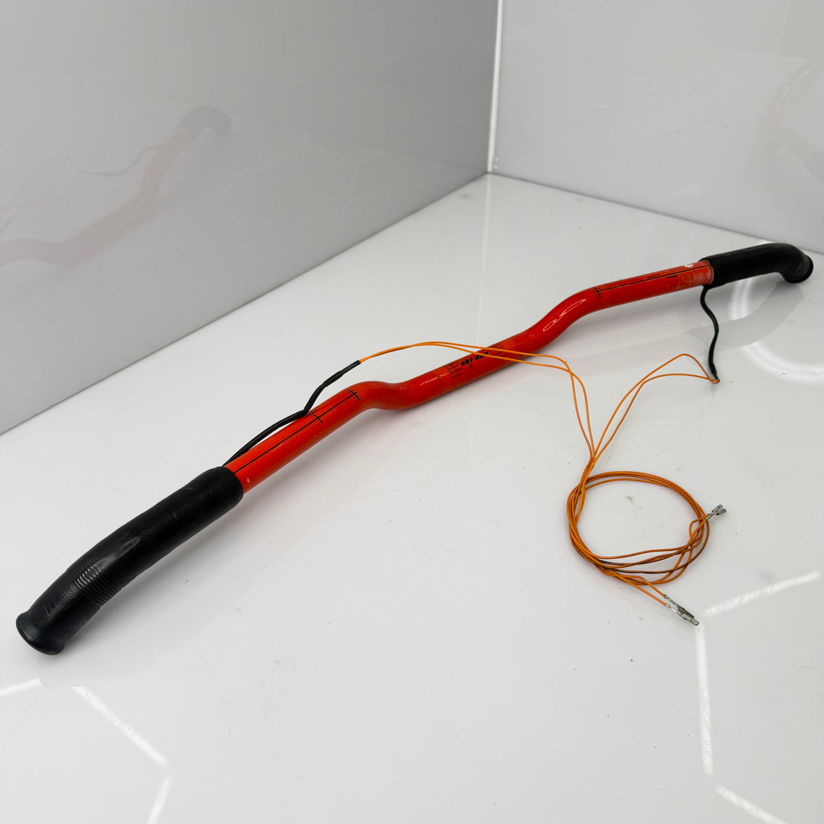 Punainen ohjaustanko Ski-Doo Gen4 malleihin, OEM 506153117