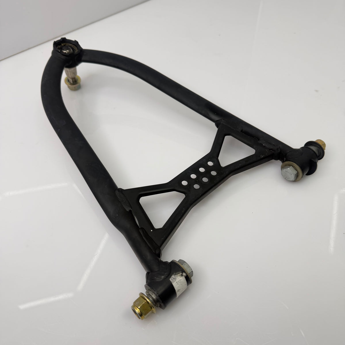 Oikea ylätukivarsi, musta Lynx Xtrim RE 800 ETEC 2016 OEM 505073589