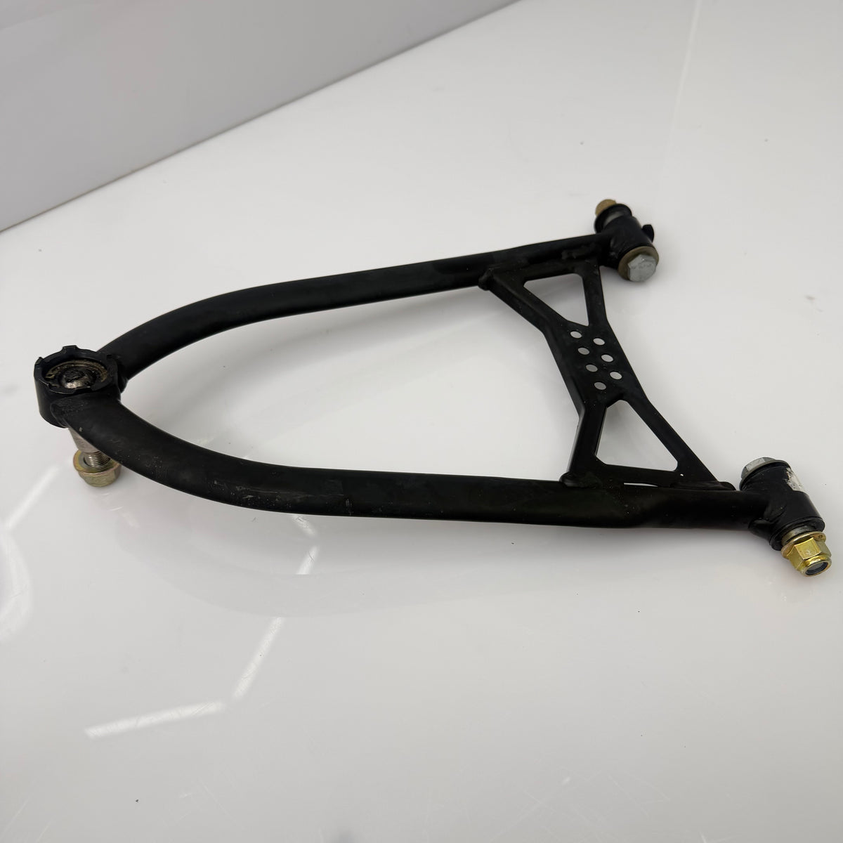 Oikea ylätukivarsi, musta Lynx Xtrim RE 800 ETEC 2016 OEM 505073589