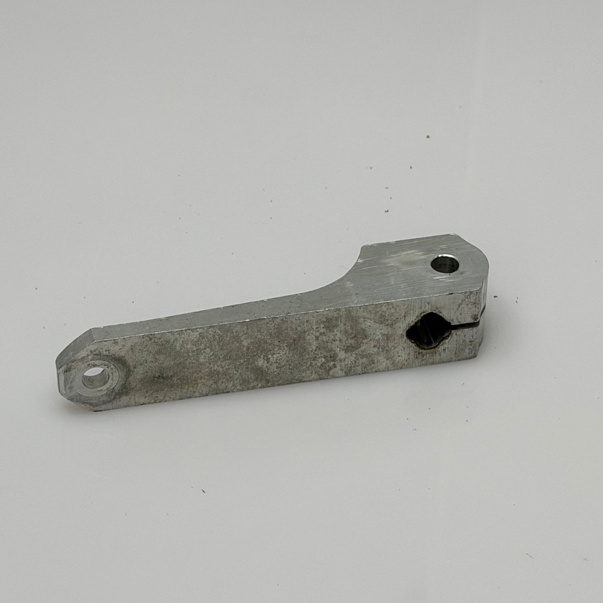 Kallistuksenvakaajan vipu Ski-Doo / Lynx OEM 505073731
