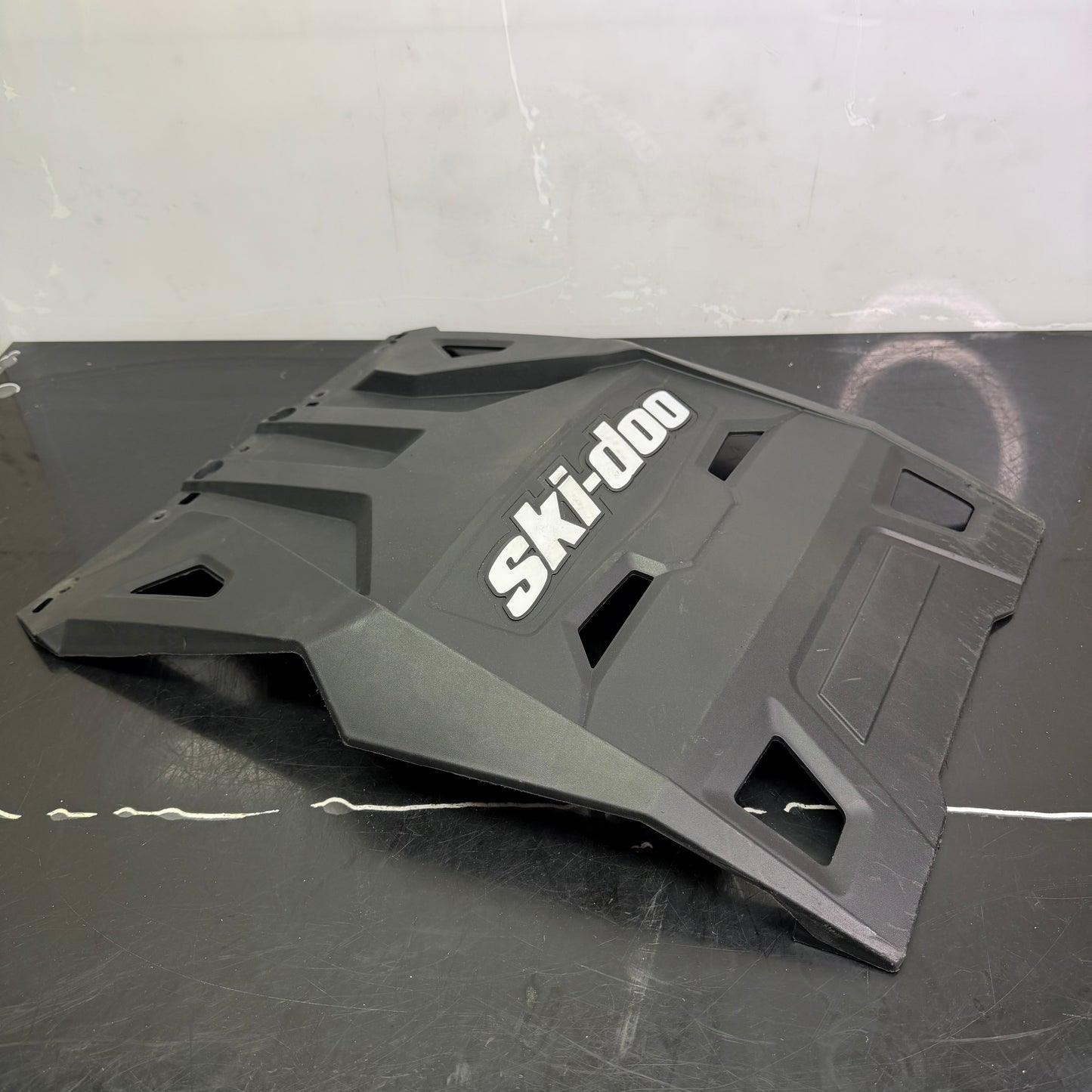 Roiskeläppä Ski-Doo Gen4 OEM 520001481