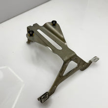 Akkukotelon kiinnitysrauta, Ski-Doo Gen4 / Gen5 / Lynx Radien / Radien² OEM 515177870