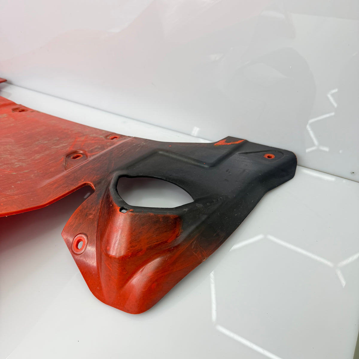 Pohjapanssari Ski-Doo Gen4 narrow, Lava Red, OEM 860201809