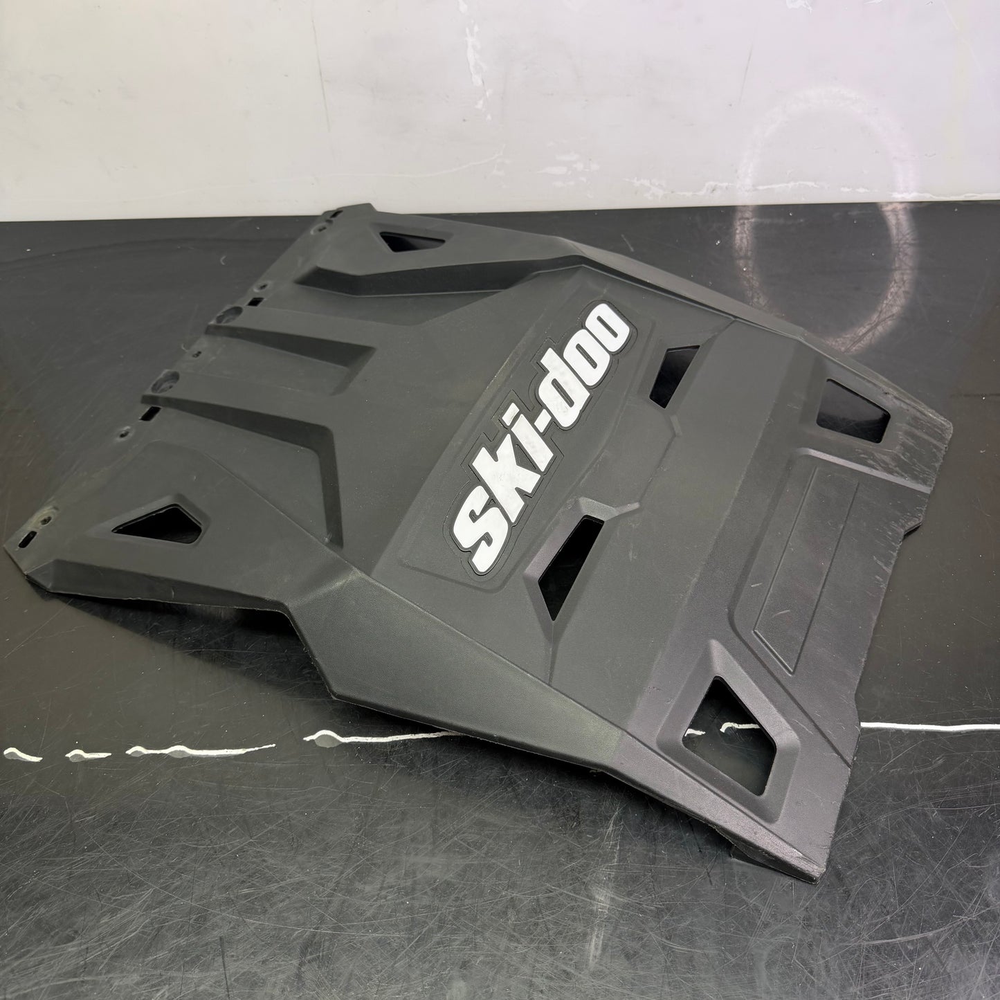 Roiskeläppä Ski-Doo Gen4 OEM 520001481