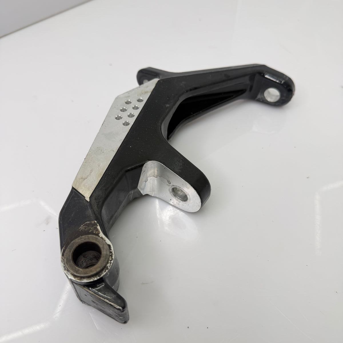 Oikea olkatappi, musta Lynx Xtrim RE 800 E-TEC 2016 OEM 505073631