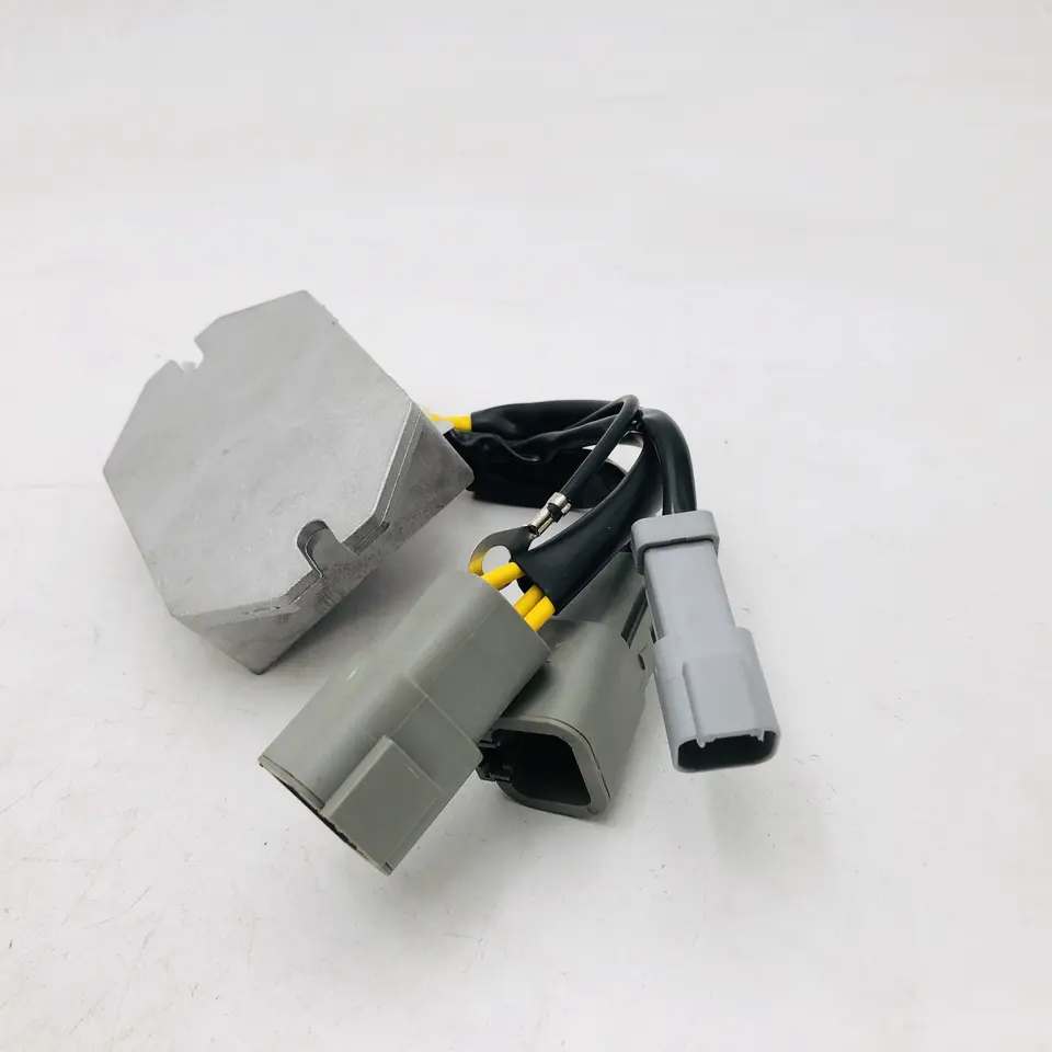 Jänniteensäädin 600 SDI, 550F, V-800  Lynx, Ski-Doo