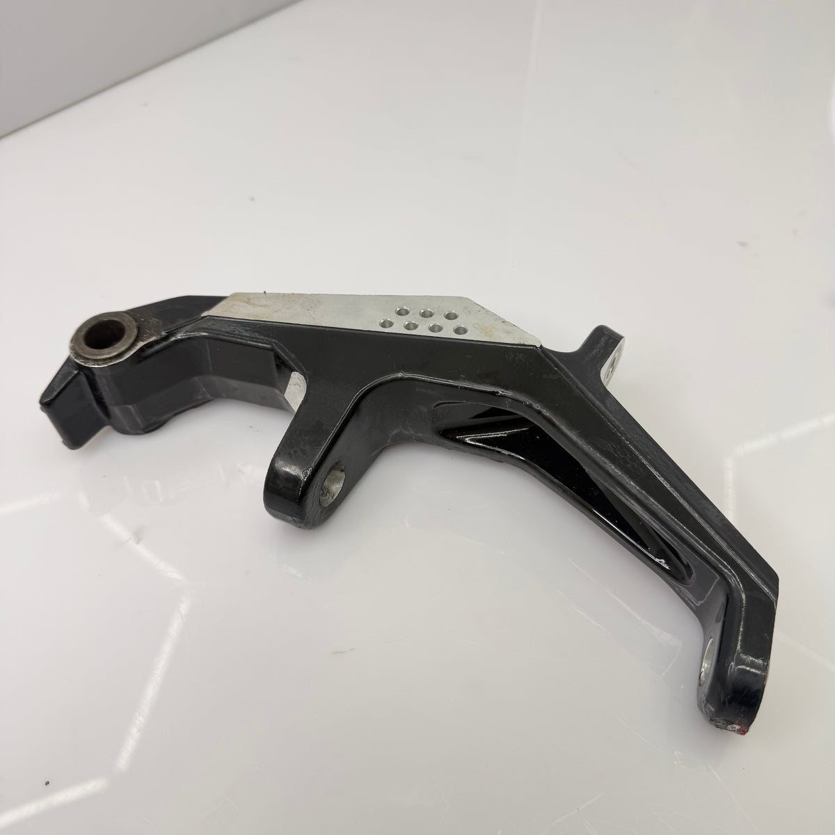 Oikea olkatappi, musta Lynx Xtrim RE 800 E-TEC 2016 OEM 505073631