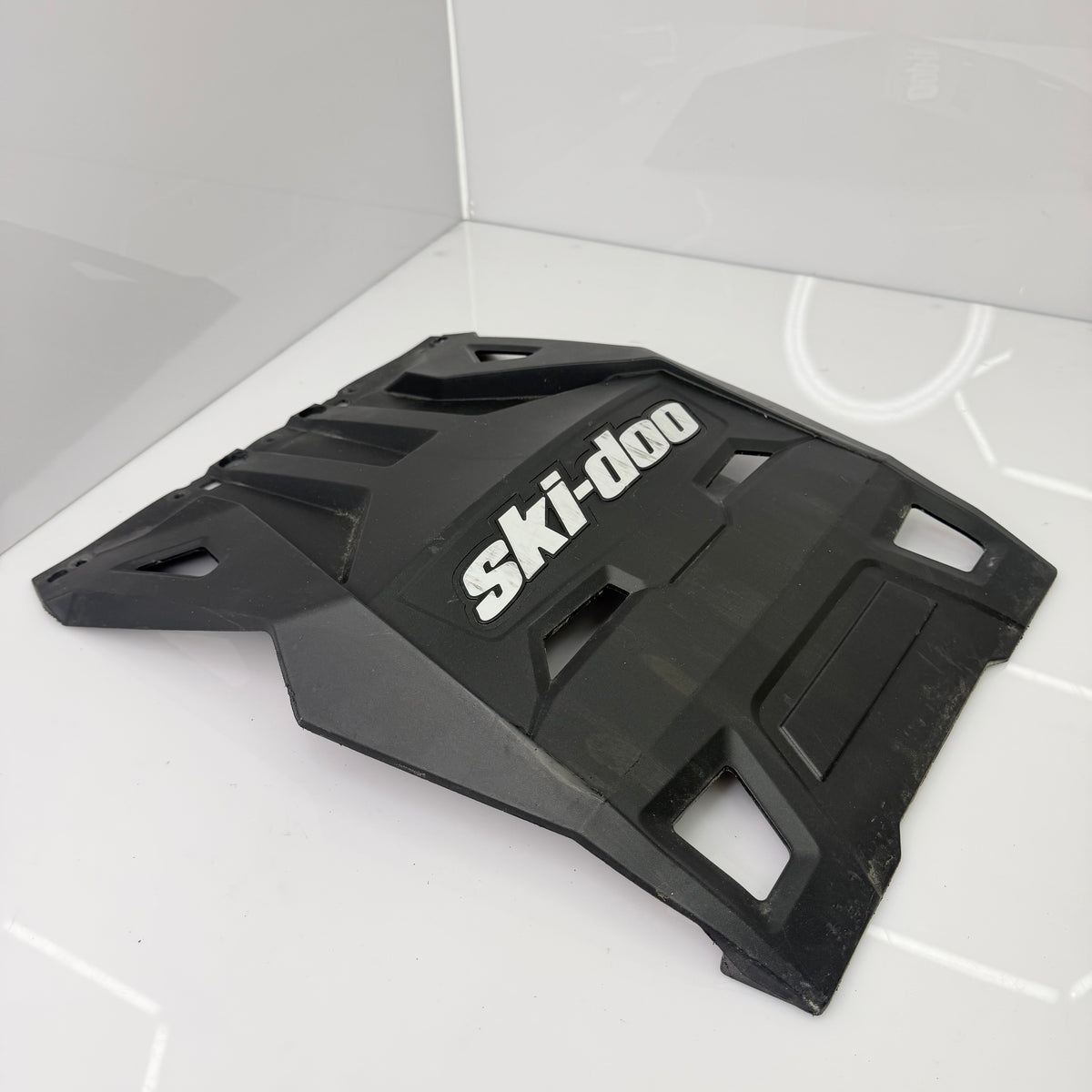 Ski-Doo roiskeläppä Backcountry, Summit, Freeride ja Renegade malleihin, OEM 520001481