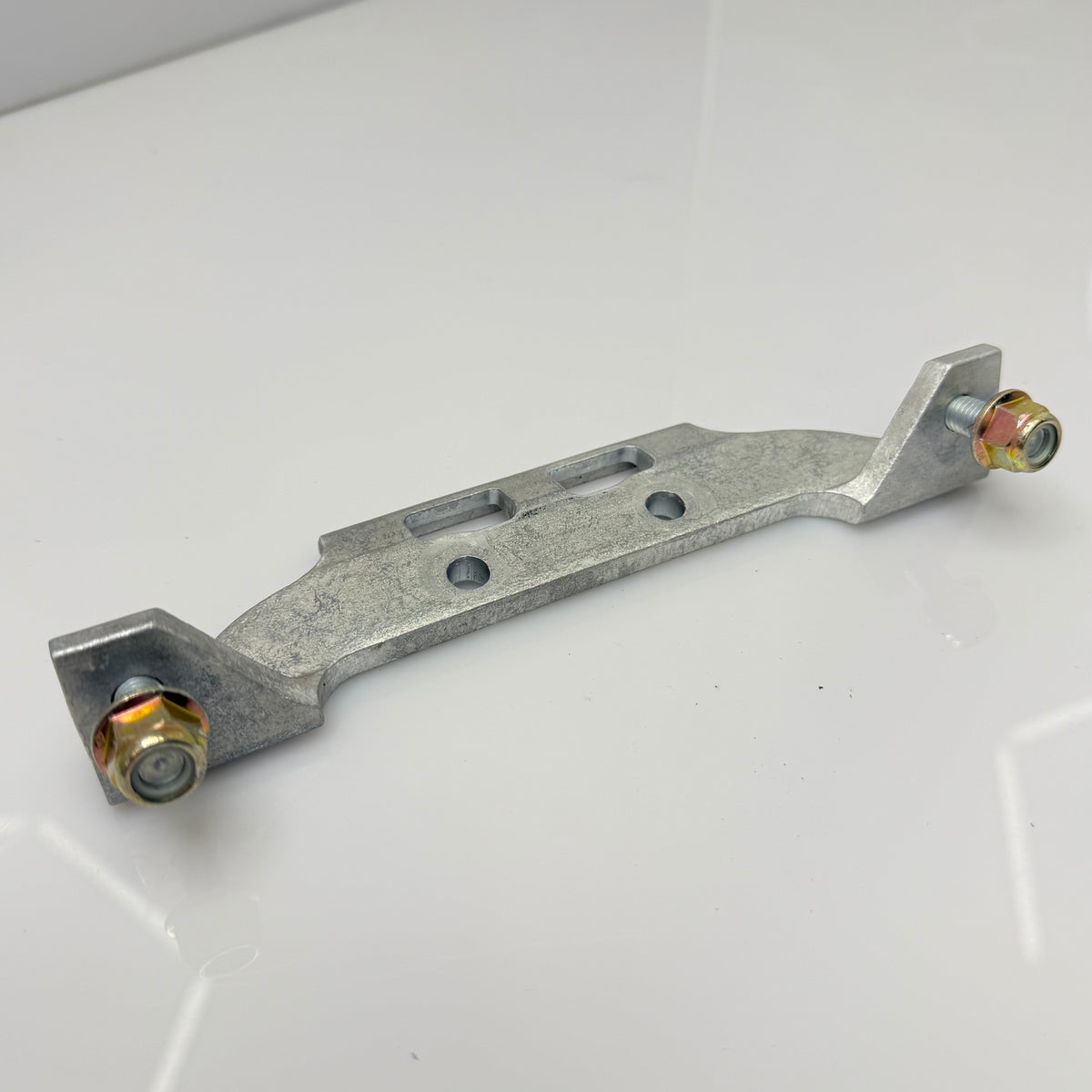 Ohjausakselin tukilevy Ski-Doo gen4 / Lynx OEM 506152787