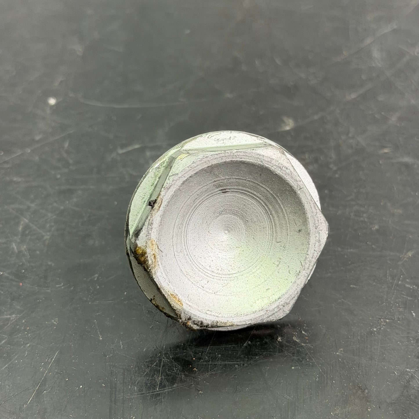 Vauhtipyörän pultti M12 x 25 OEM 420840851