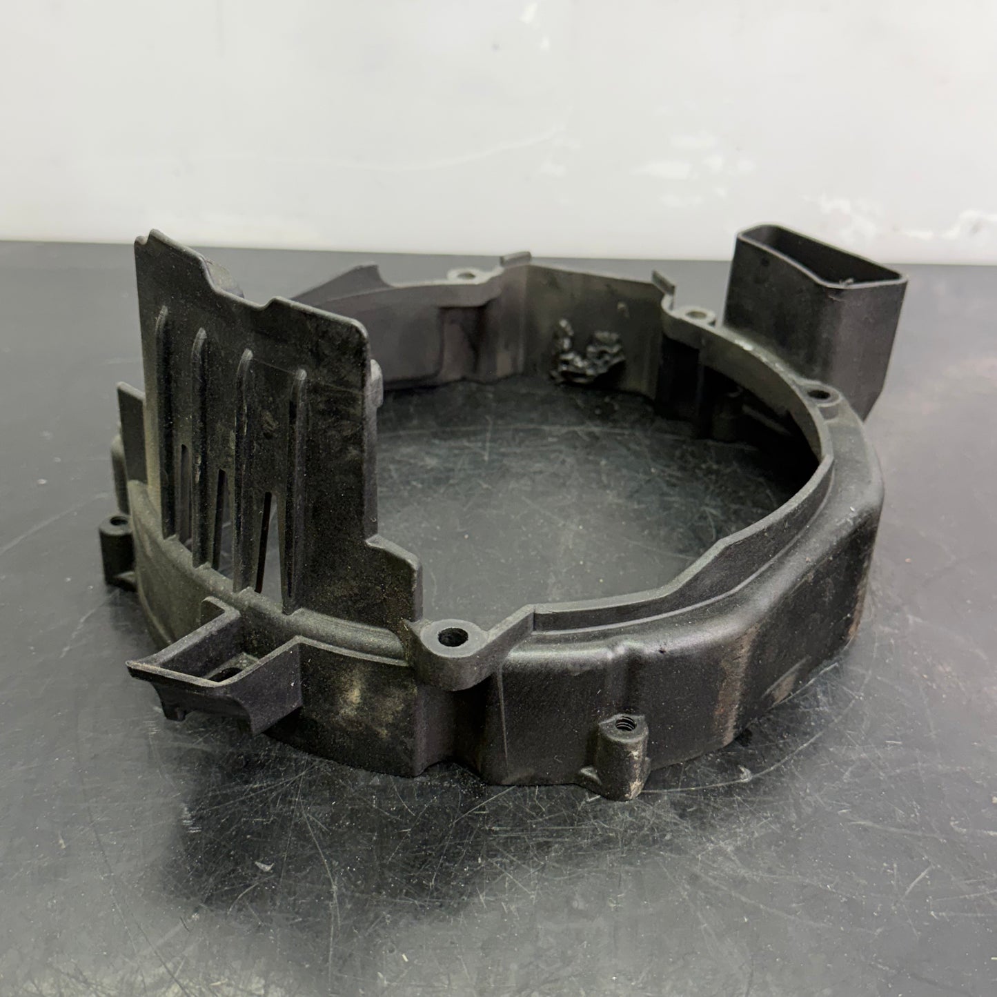 Sytytyspään kaulus Etec moottorit MAG puoli OEM 420911855