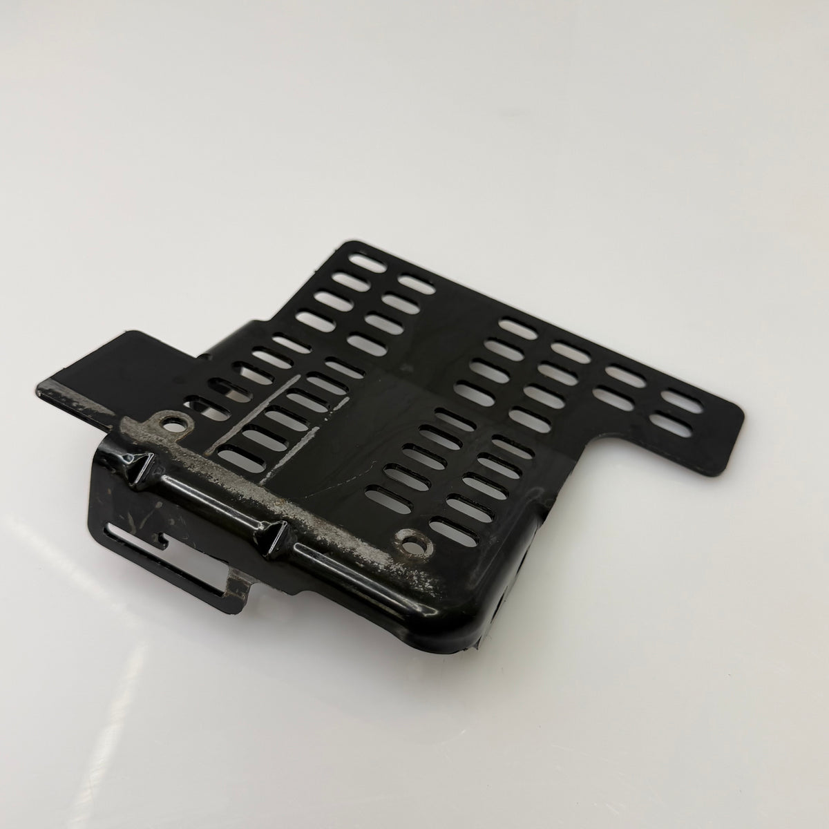 Variaattorinsuojan etukiinnike Ski-Doo, Lynx Gen4, Radien OEM 861805524
