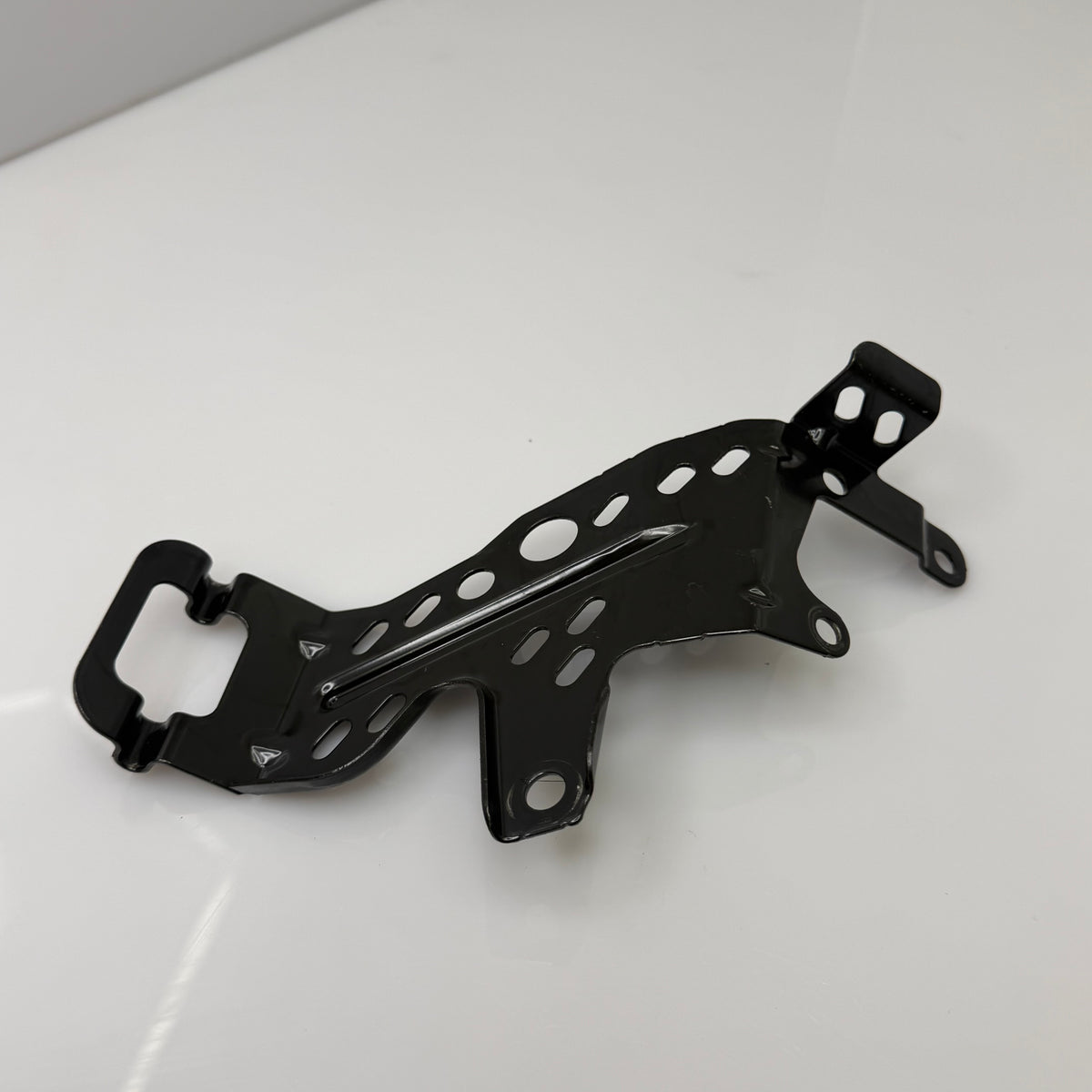 Variaattorinsuojan takatuki,Ski-Doo / Lynx, OEM 417300577