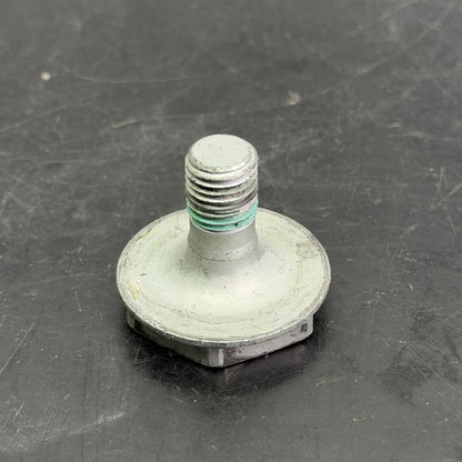 Vauhtipyörän pultti M12 x 25 OEM 420840851