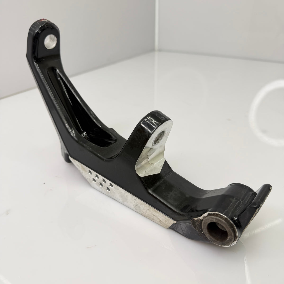 Oikea olkatappi, musta Lynx Xtrim RE 800 E-TEC 2016 OEM 505073631