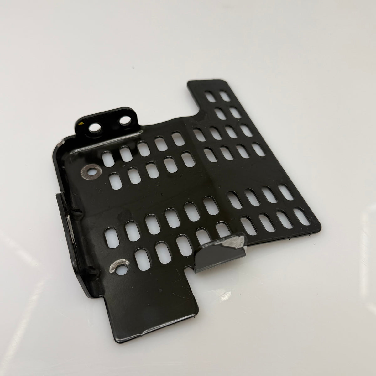 Variaattorinsuojan etukiinnike Ski-Doo, Lynx Gen4, Radien OEM 861805524