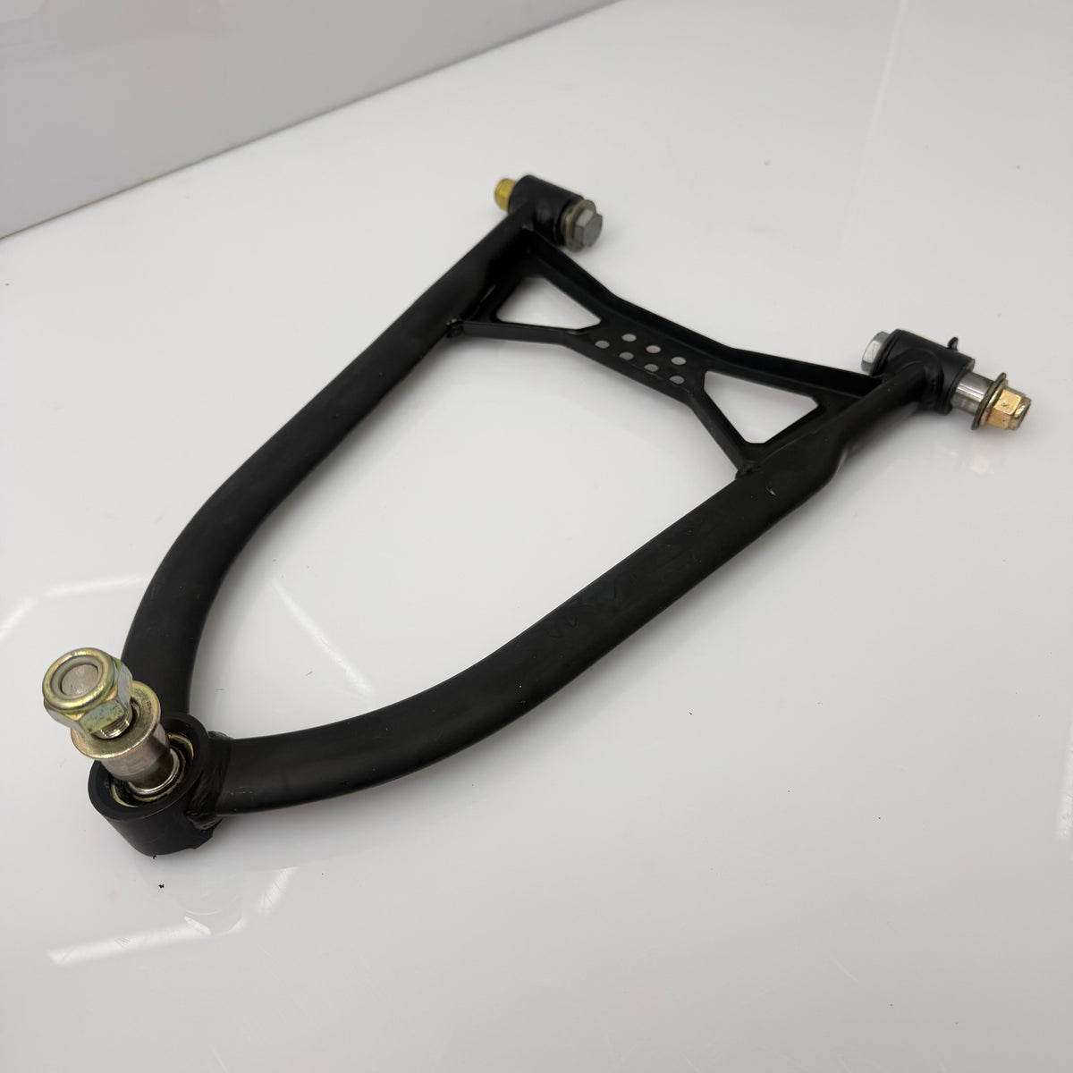 Oikea ylätukivarsi, musta Lynx Xtrim RE 800 ETEC 2016 OEM 505073589