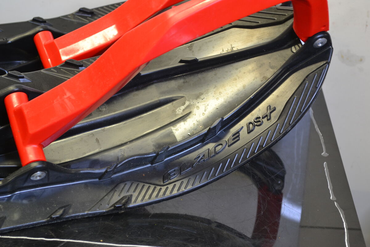 Blade DS+ sukset Musta/Punainen, 860202011