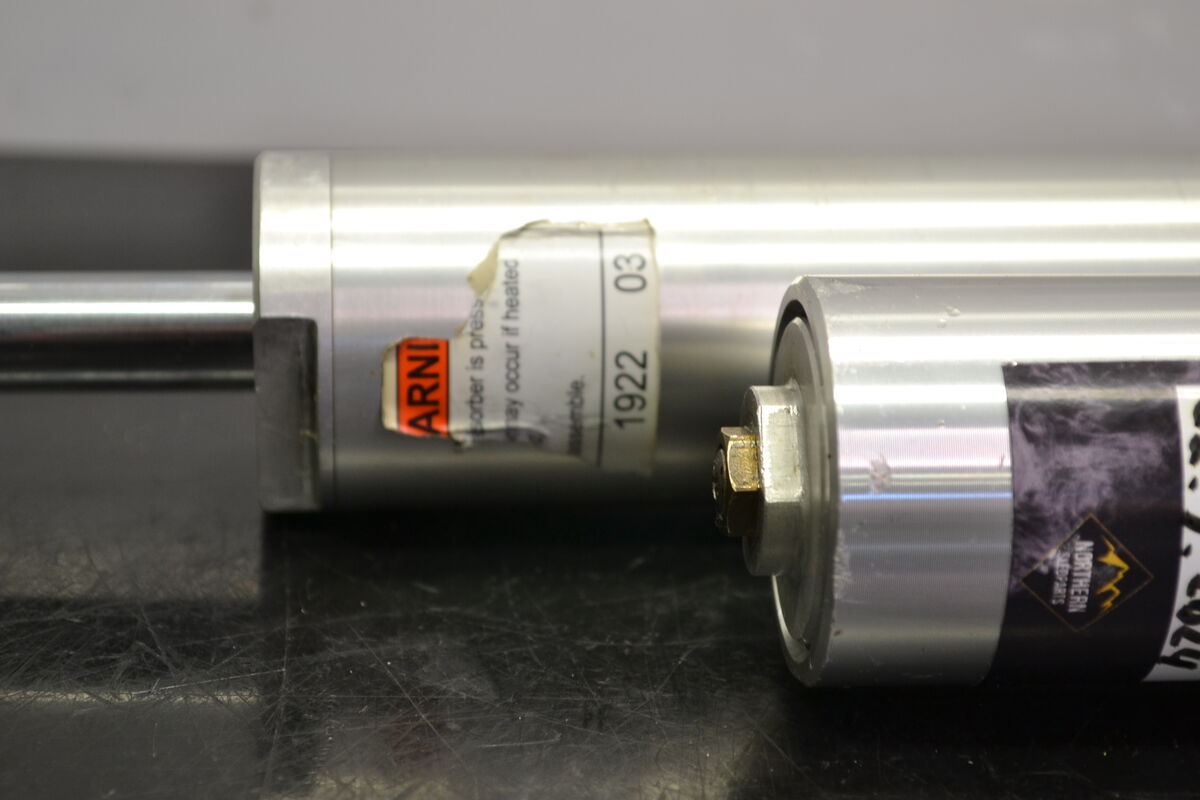 KYB Lisäsäiliöllinen takapukin iskunvaimennin, 503192203