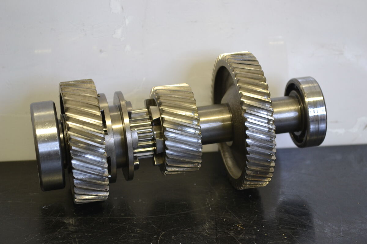 Commander 900 Ace vaihdelaatikon akseli, 504154126