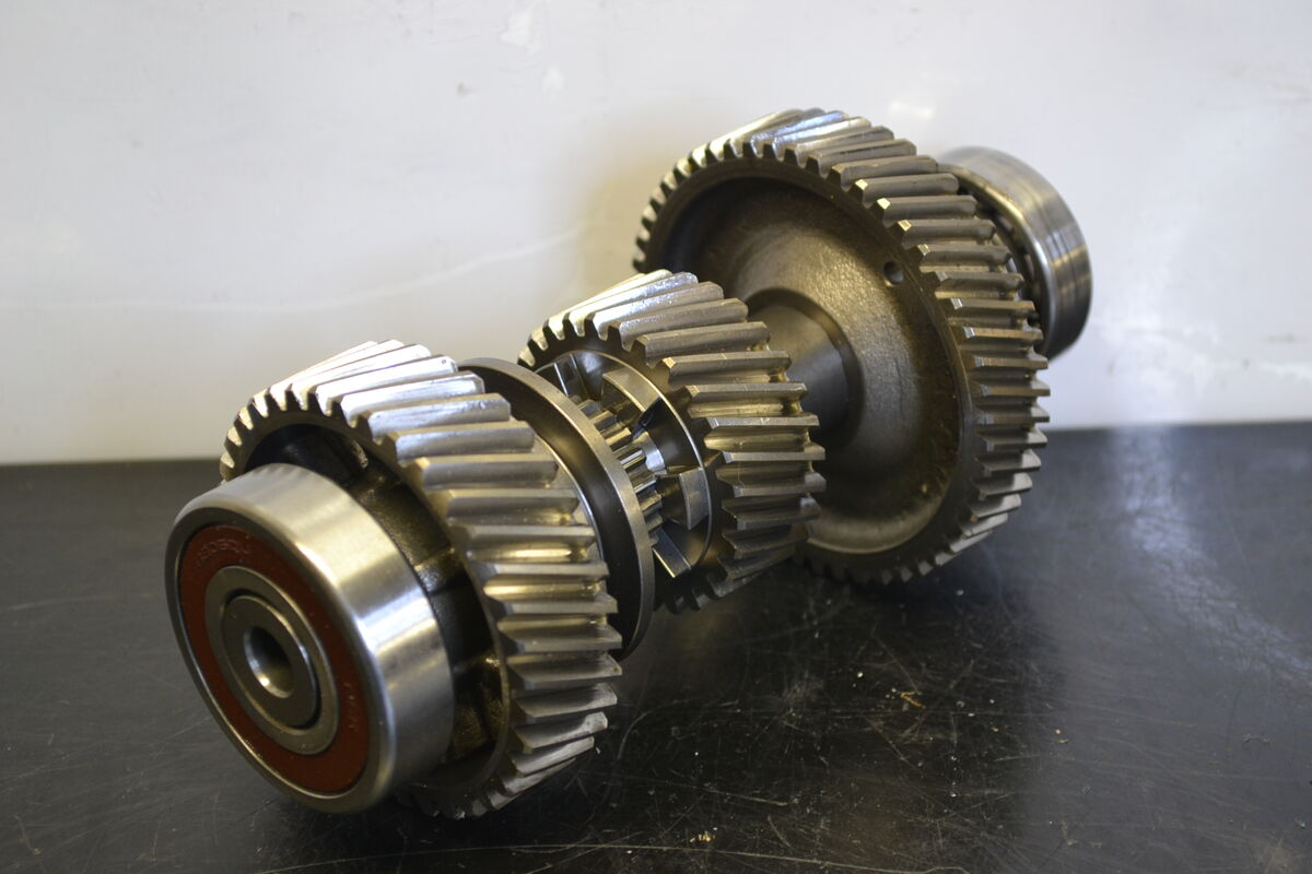 Commander 900 Ace vaihdelaatikon akseli, 504154126