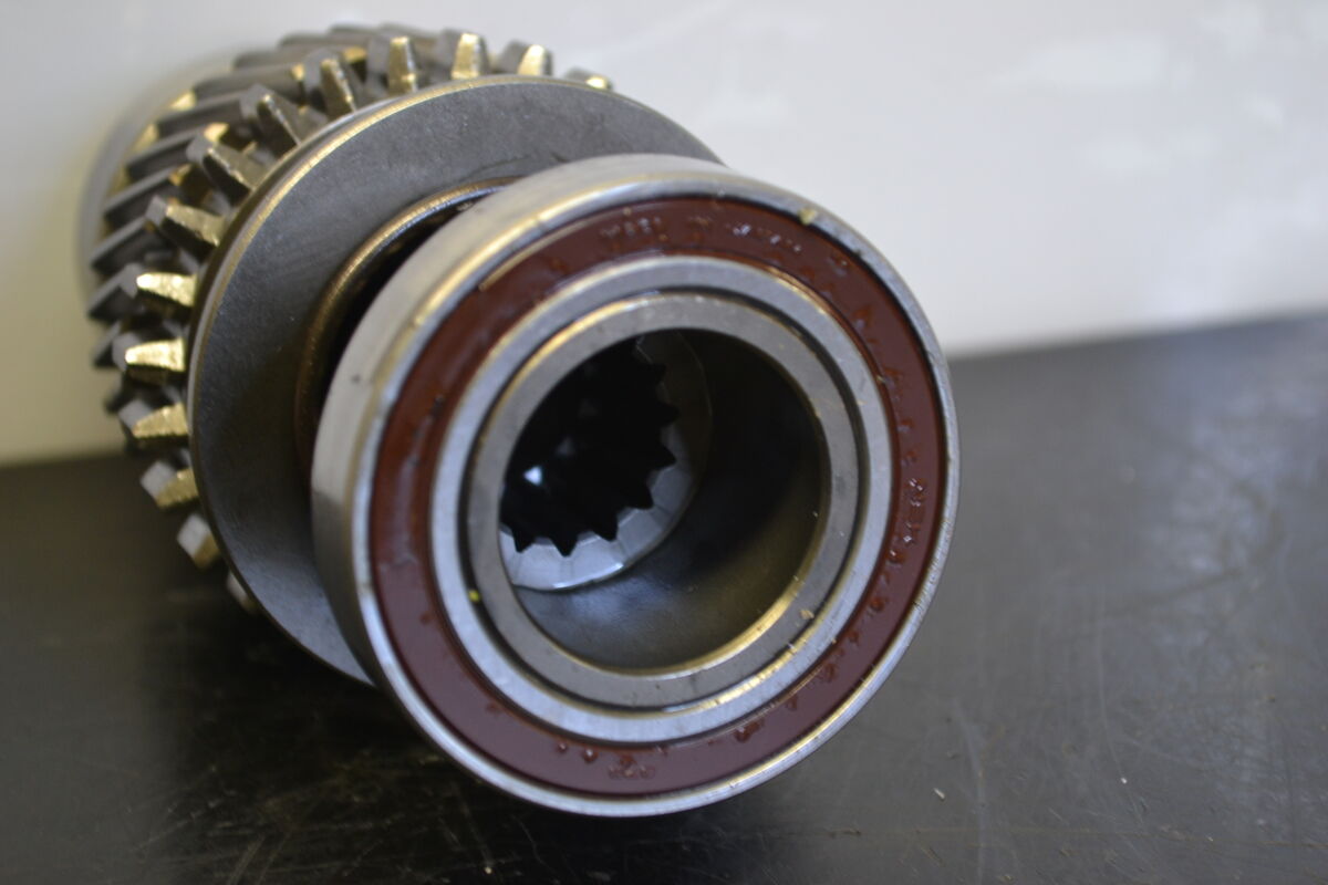 Commander 900 Ace vaihdelaatikon akseli, 504154341