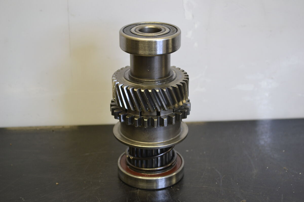 Commander 900 Ace vaihdelaatikon akseli, 504154341