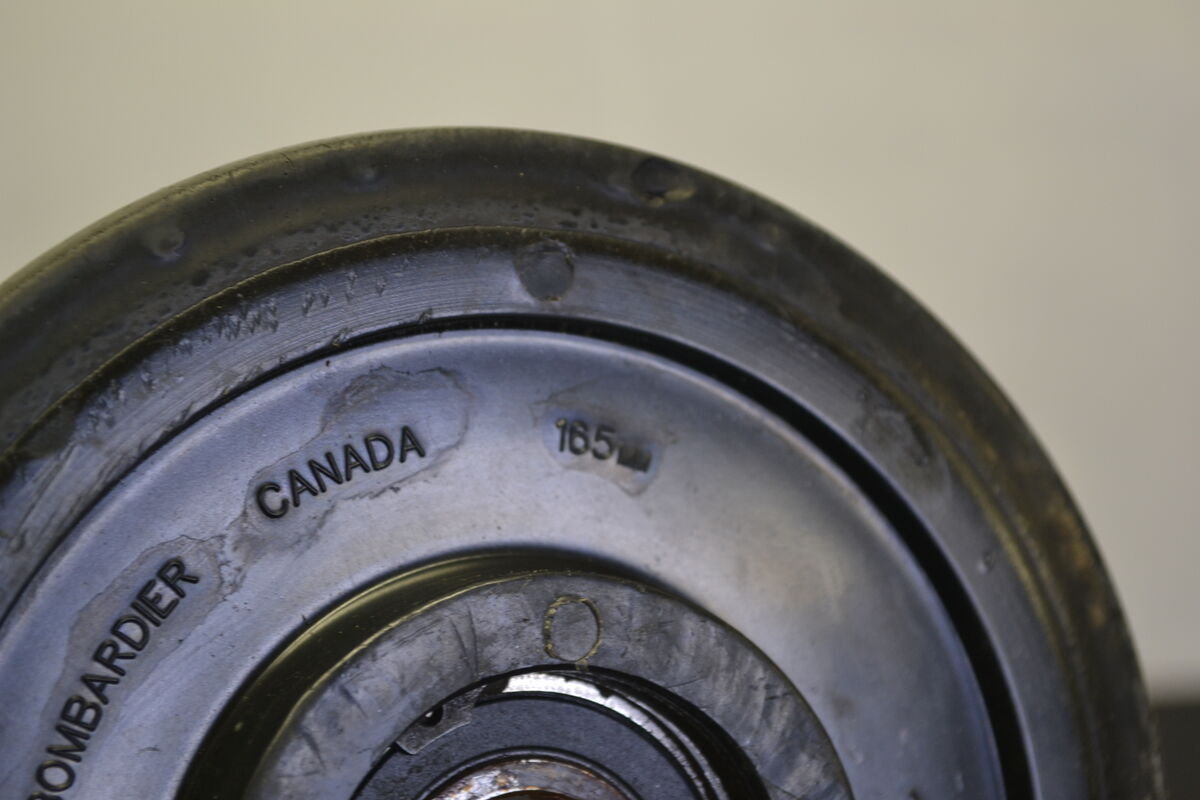 Kääntöpyörä 165 mm, musta