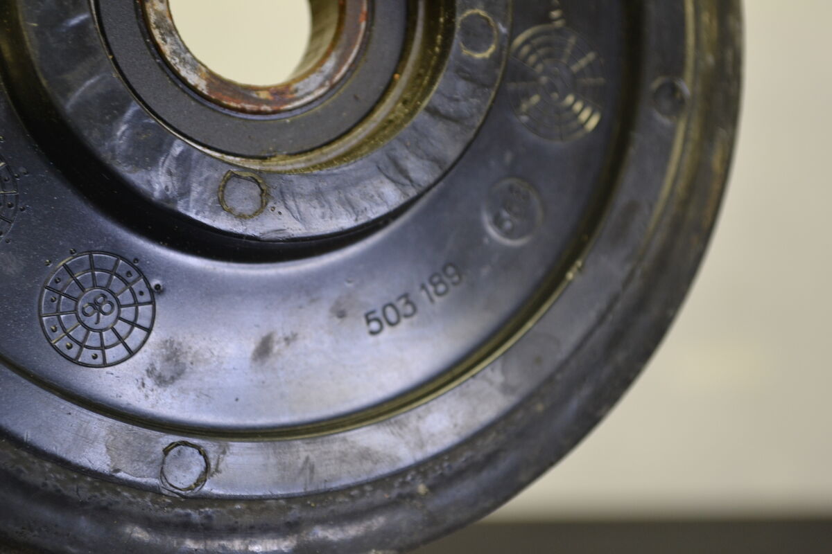 Kääntöpyörä 165 mm, musta