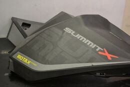 Sivuposki Ski-Doo Summit Gen4 oikea