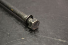 Etupukin alapään pultti M10 X 251 mm