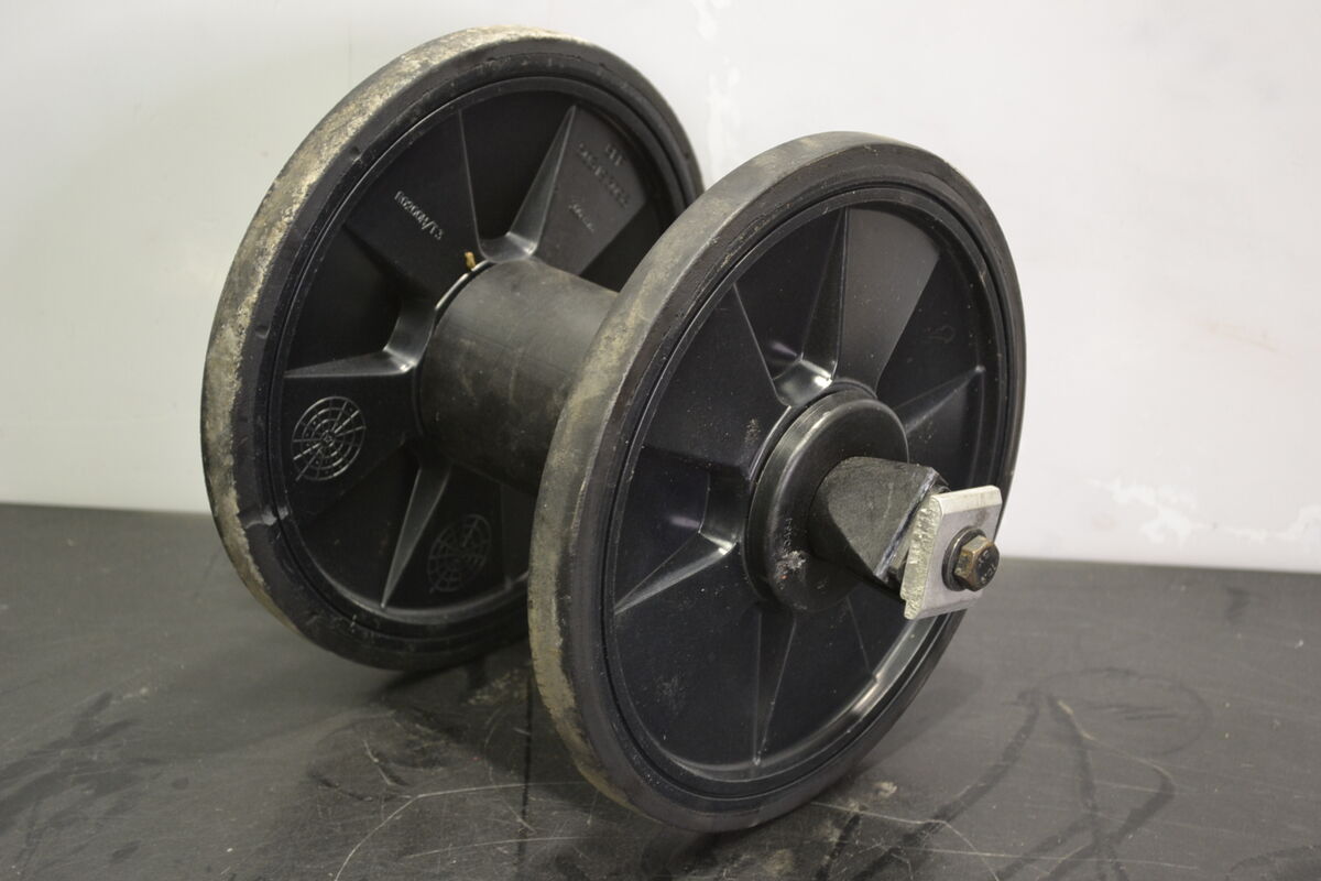 Taka-akseli Boondocker, Summit 200mm Pyörillä