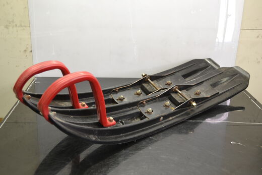 SLT Sukset Musta, Punainen