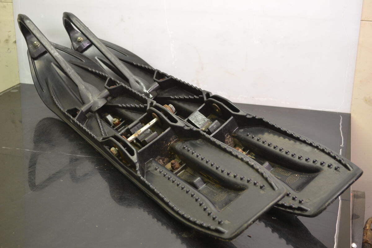 Skidor Polaris Gripper Svart, 1823814-070