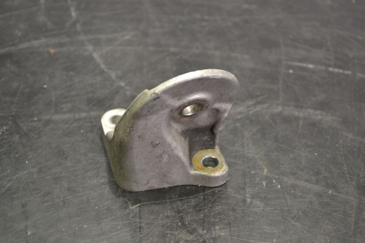 Moottorin kannake 600 RS, 512061159