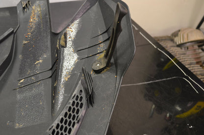 Konepelti Musta Lynx, Ski-Doo 08-13 (2 laatu)