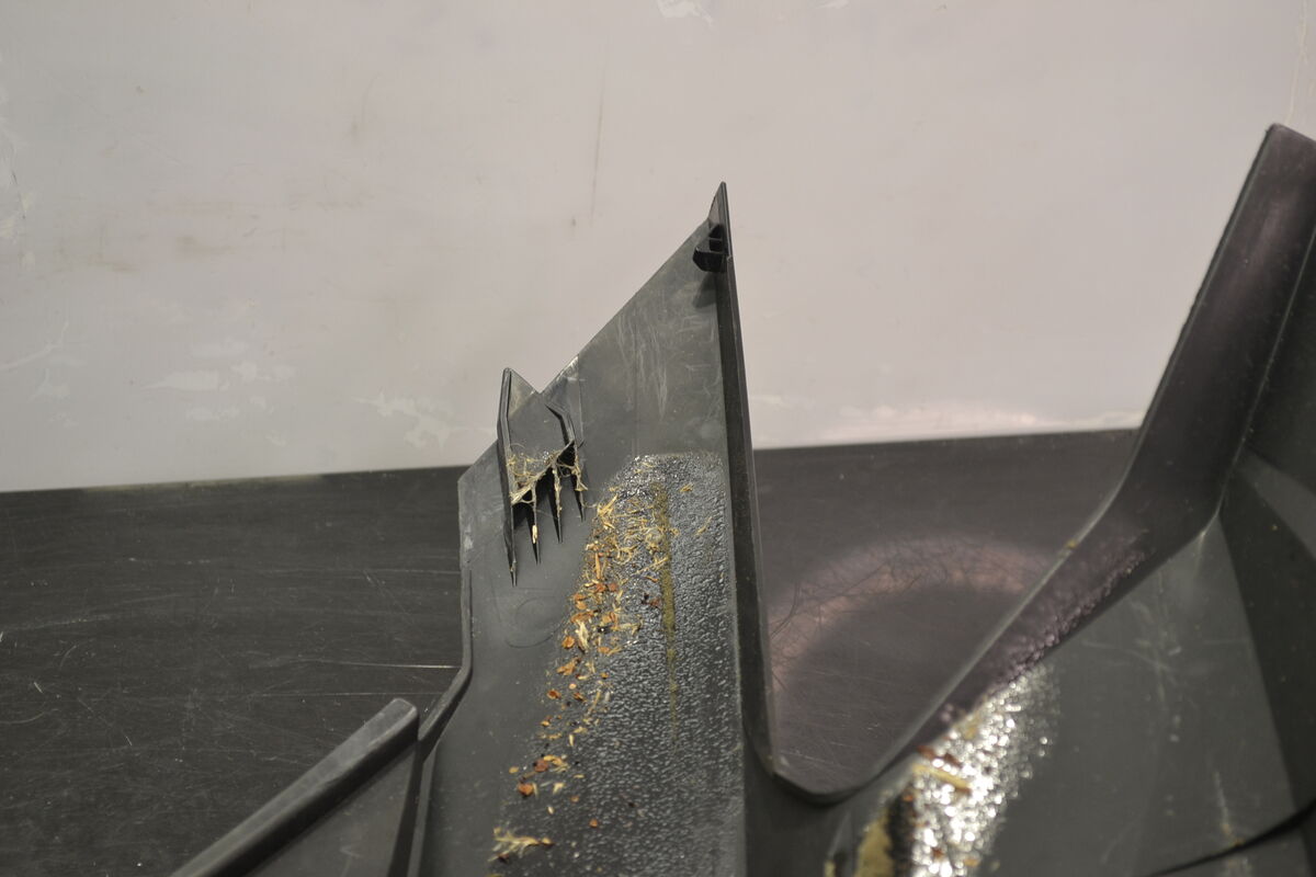 Konepelti Musta Lynx, Ski-Doo 08-13 (2 laatu)