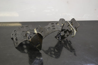 Hihnasuojan kiinnike 417300448