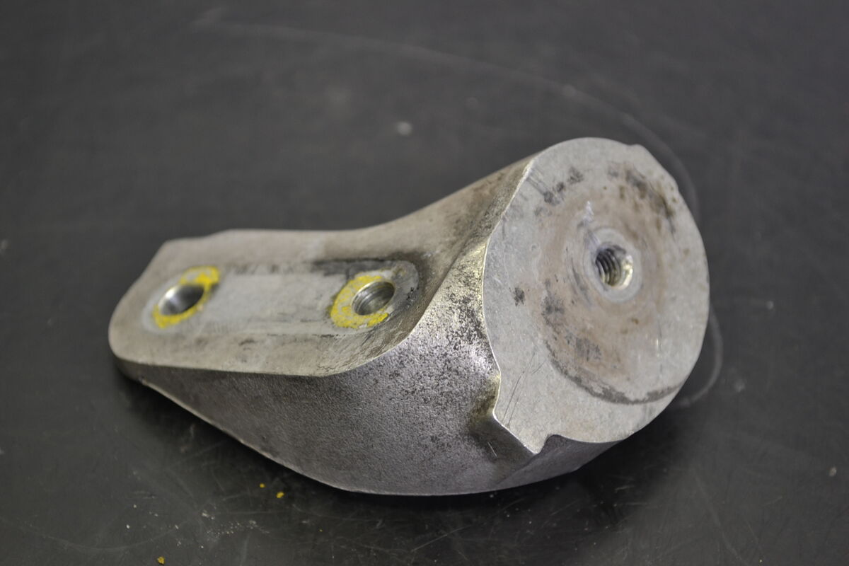 Moottorin kannake 850 Etec, 512061025